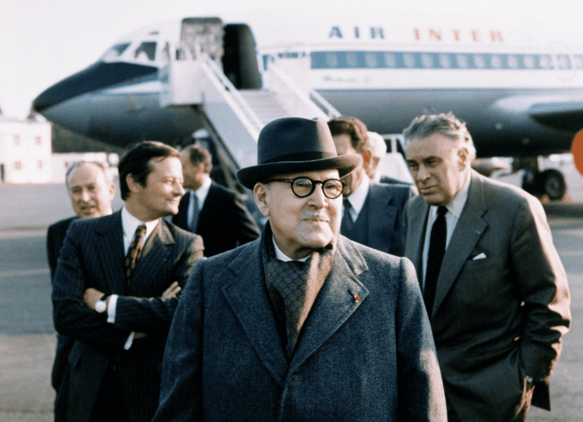 Marcel Dassault in front of the second Mercure prototype